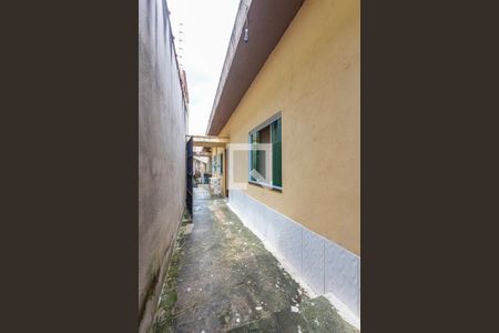 Casa à venda com 200m², 2 quartos e 2 vagasCorredor externo