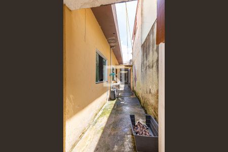 Casa à venda com 200m², 2 quartos e 2 vagasCorredor externo