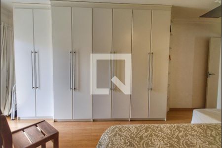 Casa de condomínio à venda com 260m², 4 quartos e 4 vagasQuarto 1