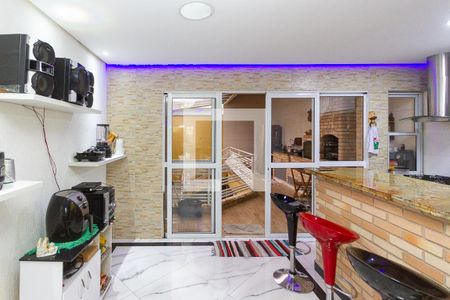 Casa à venda com 174m², 2 quartos e 6 vagas Casa à venda com 174m², 2 quartos e 6 vagasCozinha