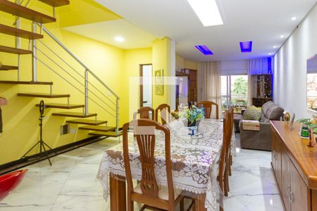 Casa à venda com 174m², 2 quartos e 6 vagas Casa à venda com 174m², 2 quartos e 6 vagasSala de jantar