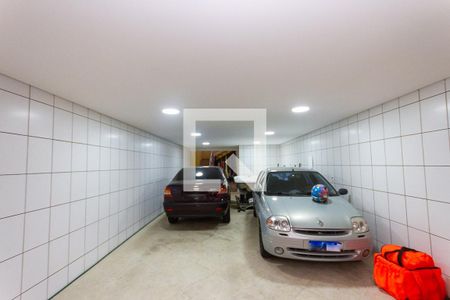 Casa à venda com 174m², 2 quartos e 6 vagas Casa à venda com 174m², 2 quartos e 6 vagasGaragem