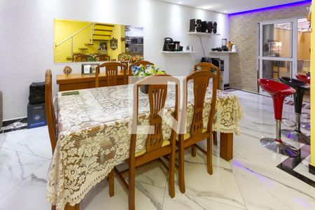 Casa à venda com 174m², 2 quartos e 6 vagas Casa à venda com 174m², 2 quartos e 6 vagasSala de jantar