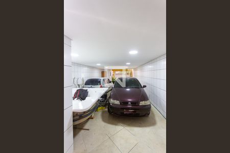 Casa à venda com 174m², 2 quartos e 6 vagas Casa à venda com 174m², 2 quartos e 6 vagasGaragem