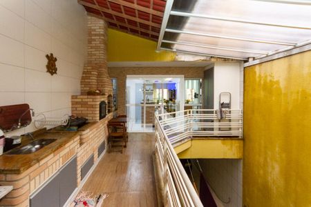 Casa à venda com 174m², 2 quartos e 6 vagas Casa à venda com 174m², 2 quartos e 6 vagasCozinha