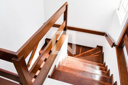 Casa à venda com 400m², 5 quartos e 4 vagasEscada
