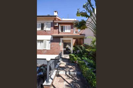 Casa à venda com 400m², 5 quartos e 4 vagasFachada da Casa e Jardim