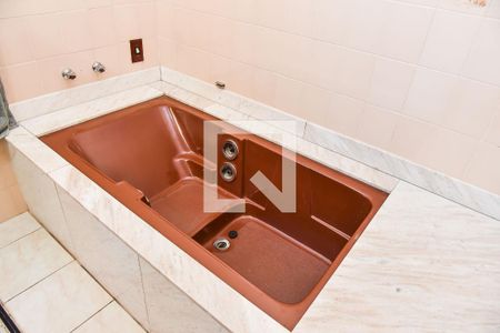 Casa à venda com 400m², 5 quartos e 4 vagasBanheiro da Suíte 2