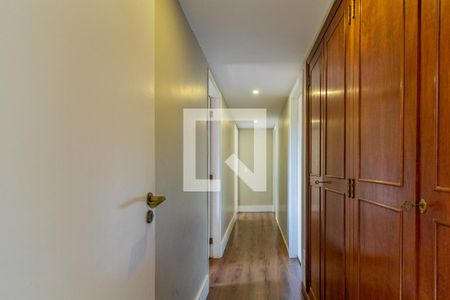 Corredor de apartamento à venda com 4 quartos, 160m² em Fazenda Morumbi, São Paulo