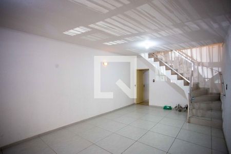 Sala de casa para alugar com 4 quartos, 261m² em Taboão, Diadema