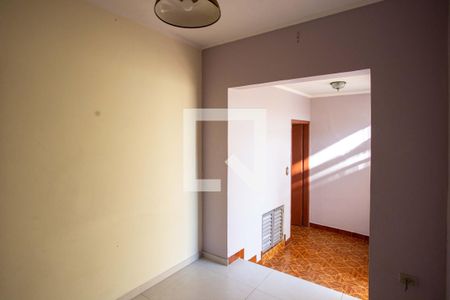 Escritório de casa para alugar com 4 quartos, 261m² em Taboão, Diadema