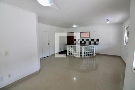 Sala de casa de condomínio para alugar com 2 quartos, 79m² em Vargem Grande, Rio de Janeiro