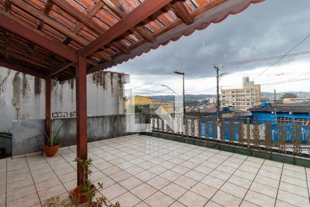 Casa à venda com 180m², 5 quartos e 3 vagas Casa à venda com 180m², 5 quartos e 3 vagasVaranda da Sala