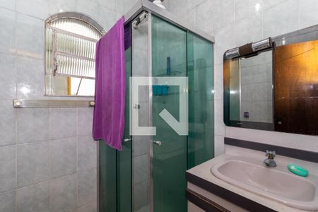 Casa à venda com 180m², 5 quartos e 3 vagas Casa à venda com 180m², 5 quartos e 3 vagasBanheiro 2