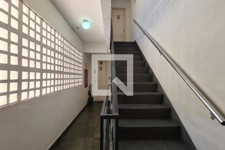 Apartamento para alugar com 54m², 2 quartos e 1 vagaEscada