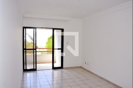 Sala com varanda de apartamento para alugar com 2 quartos, 75m² em C Azul, Salvador