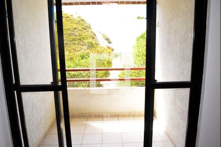 Sala com varanda de apartamento para alugar com 2 quartos, 75m² em C Azul, Salvador