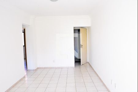 Sala com varanda de apartamento para alugar com 2 quartos, 75m² em C Azul, Salvador