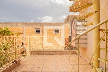 Casa à venda com 200m², 4 quartos e 1 vaga Casa à venda com 200m², 4 quartos e 1 vagaVaranda da Suíte