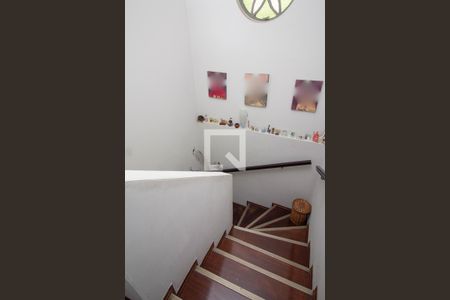 Escada de casa para alugar com 2 quartos, 230m² em Vila Miriam, São Paulo