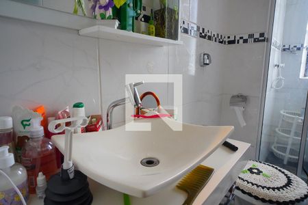 Banheiro de apartamento à venda com 1 quarto, 39m² em Protásio Alves, Porto Alegre