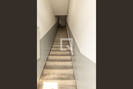 Apartamento para alugar com 105m², 2 quartos e sem vaga Apartamento para alugar com 105m², 2 quartos e sem vagaEscada de acesso