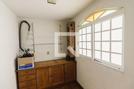 Casa à venda com 400m², 3 quartos e 4 vagas Casa à venda com 400m², 3 quartos e 4 vagasEdícula Quarto