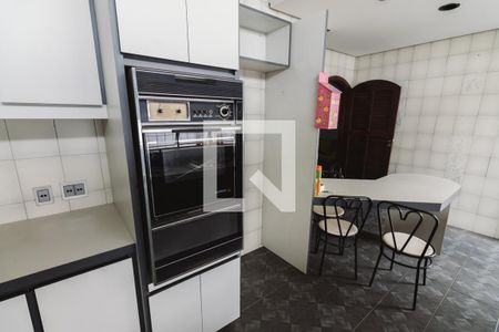 Casa à venda com 400m², 3 quartos e 4 vagas Casa à venda com 400m², 3 quartos e 4 vagasCozinha