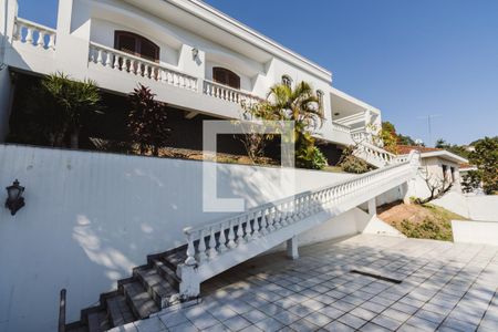 Casa à venda com 400m², 3 quartos e 4 vagas Casa à venda com 400m², 3 quartos e 4 vagasFachada