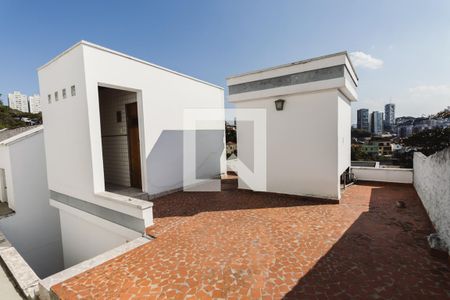 Casa à venda com 400m², 3 quartos e 4 vagas Casa à venda com 400m², 3 quartos e 4 vagasTerraço