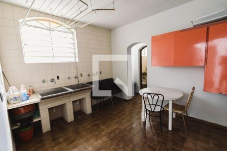 Casa à venda com 400m², 3 quartos e 4 vagas Casa à venda com 400m², 3 quartos e 4 vagasEdícula Lavanderia