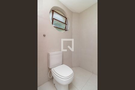 Banheiro da Suíte de apartamento para alugar com 3 quartos, 95m² em São Sebastião, Porto Alegre