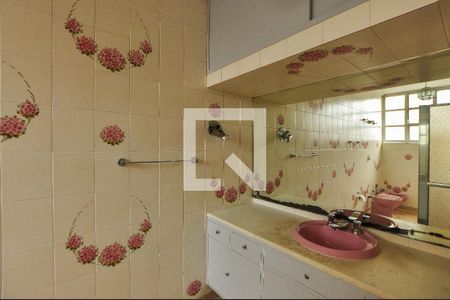 Apartamento à venda com 220m², 3 quartos e 1 vagaBanheiro da Suíte