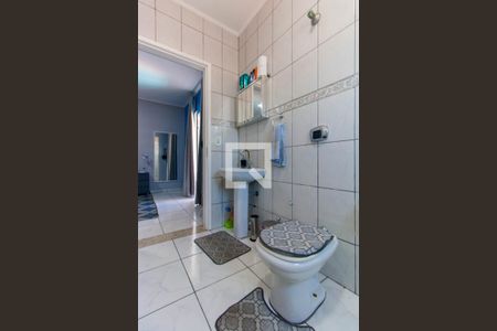 Casa à venda com 305m², 5 quartos e 5 vagasBanheiro da Suíte 2