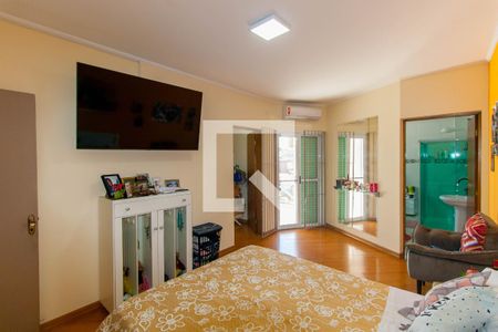 Casa à venda com 305m², 5 quartos e 5 vagasSuíte 1