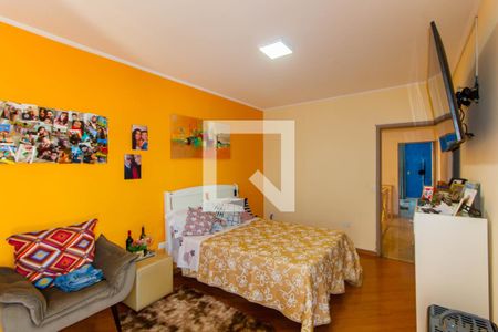 Casa à venda com 305m², 5 quartos e 5 vagasSuíte 1