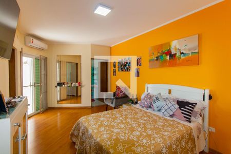 Casa à venda com 305m², 5 quartos e 5 vagasSuíte 1