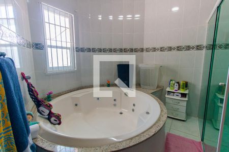 Casa à venda com 305m², 5 quartos e 5 vagasBanheiro da Suíte 1