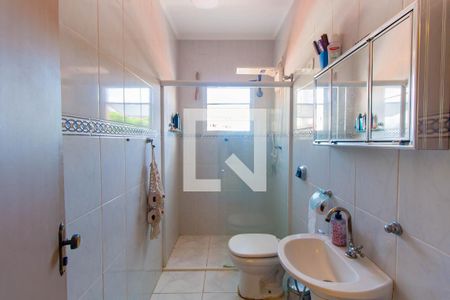 Casa à venda com 305m², 5 quartos e 5 vagasBanheiro 4