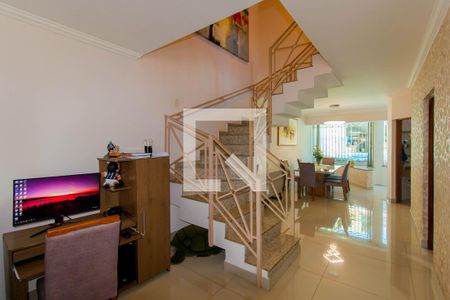 Sala de casa à venda com 5 quartos, 305m² em Vila Diva (zona Leste), São Paulo