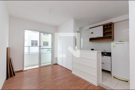 Sala de apartamento à venda com 3 quartos, 67m² em Maria Paula, Niterói