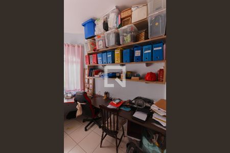 Casa à venda com 220m², 3 quartos e 2 vagasEscritório