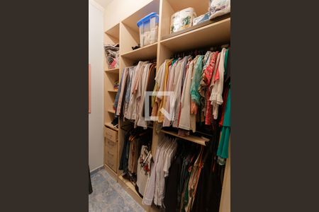 Casa à venda com 220m², 3 quartos e 2 vagasCloset da suíte