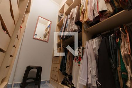 Casa à venda com 220m², 3 quartos e 2 vagasCloset da suíte