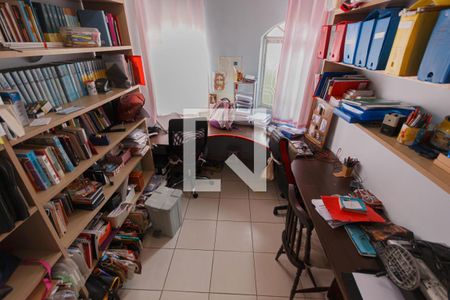 Casa à venda com 220m², 3 quartos e 2 vagasEscritório