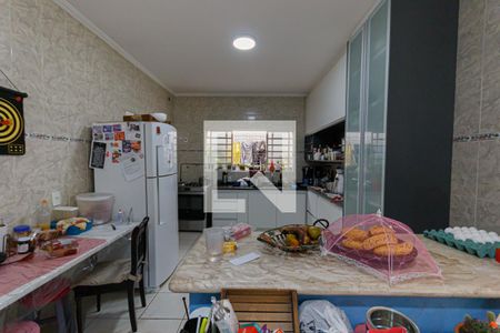 Casa à venda com 220m², 3 quartos e 2 vagascozinha