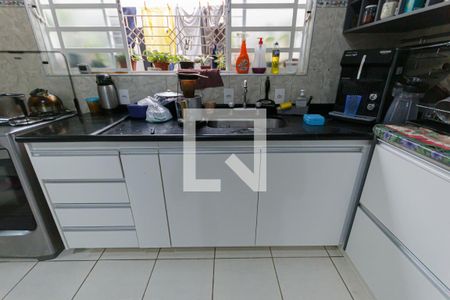 Casa à venda com 220m², 3 quartos e 2 vagascozinha