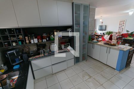 Casa à venda com 220m², 3 quartos e 2 vagascozinha