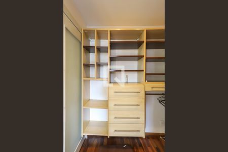 Studio para alugar com 62m², 1 quarto e 1 vaga Studio para alugar com 62m², 1 quarto e 1 vagaCloset da suíte