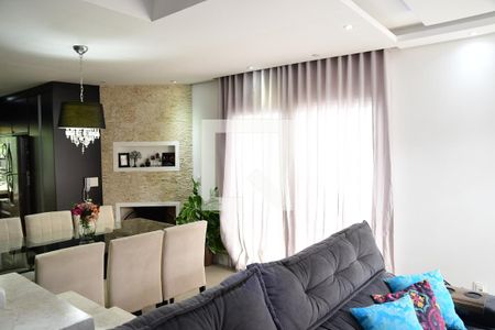 Sala de casa de condomínio para alugar com 3 quartos, 105m² em Chácara Pavoeiro, Cotia